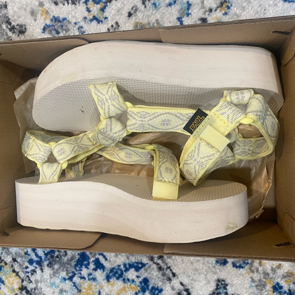 Gently used  Teva’s size 6